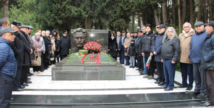 Xalq şairi, görkəmli dramaturq, alim, tanınmış ictimai xadim Səməd Vurğunun doğum günü münasibəti ilə Ağstafa Rayon İcra Hakimiyyəti və “Qazax” Xeyriyyə İctimai Birliyi tərəfindən məzarı ziyarət olunub
