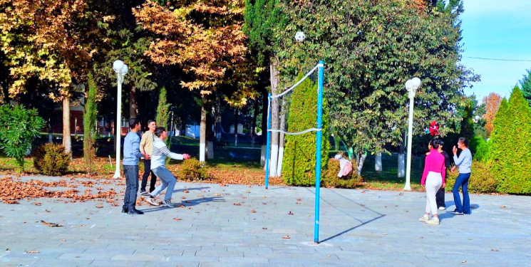 Ağstafa Gənclər Evinin qarşısında yeniyetmə və gənclər üçün idman-əyləncə məkanından görüntülər